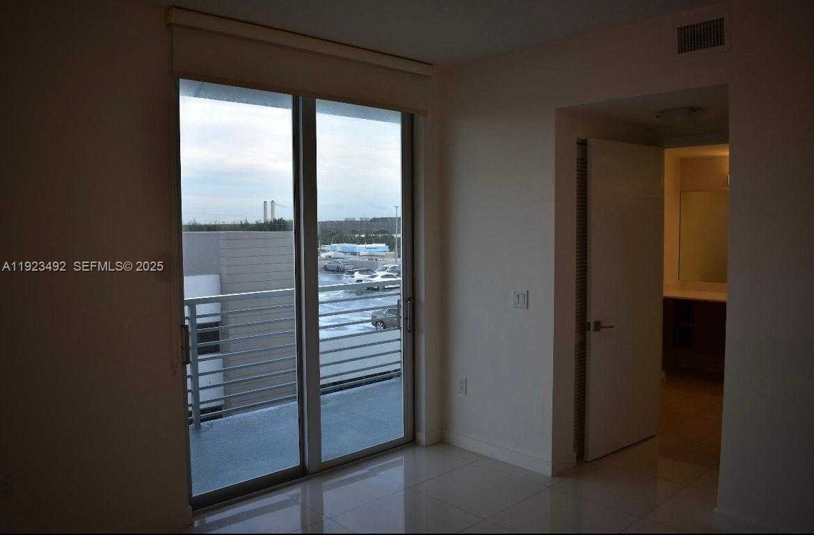 Small Image of Doral Number 10