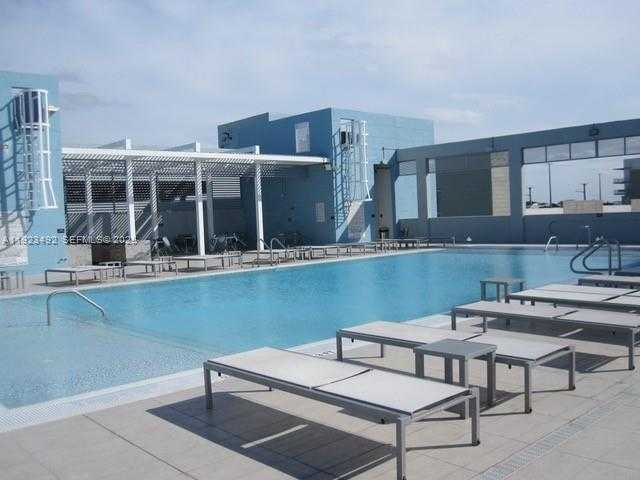 Small Image of Doral Number 12