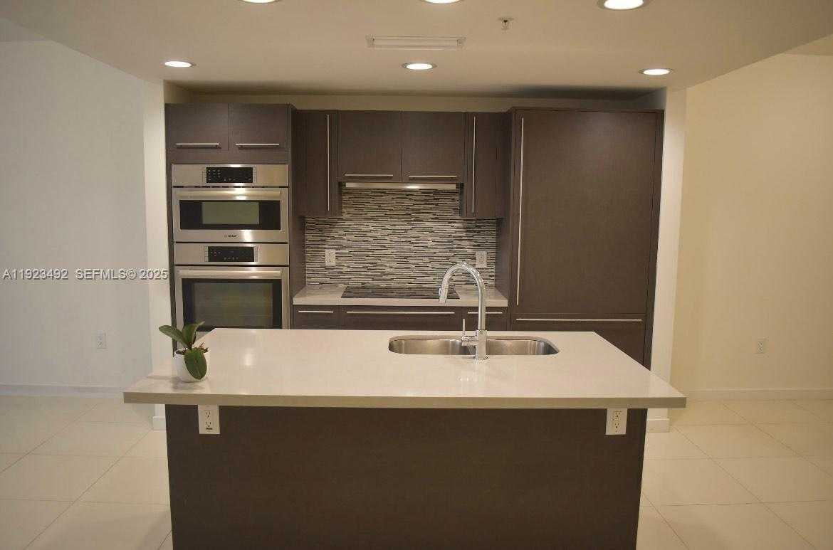 Small Image of Doral Number 3