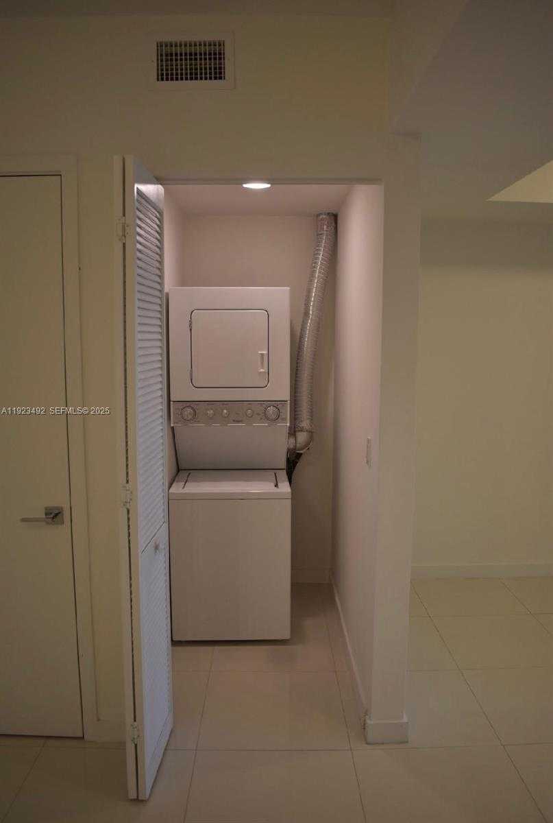 Small Image of Doral Number 4