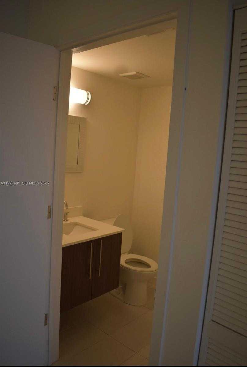 Small Image of Doral Number 5