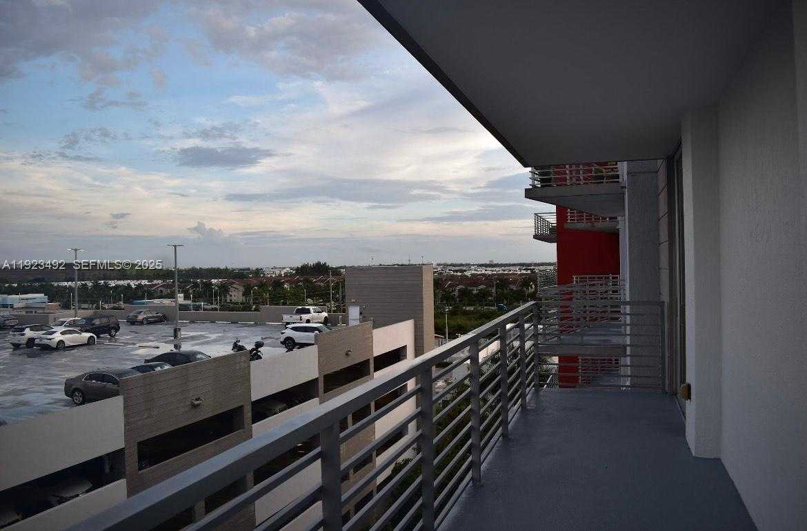 Small Image of Doral Number 9