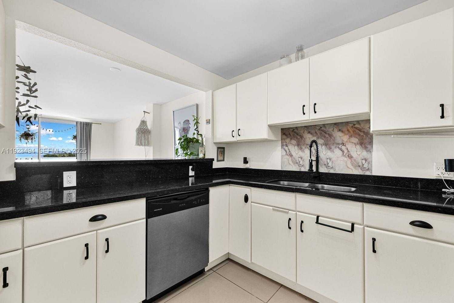 Small Image of 6900 BAY DR #6B, Miami Beach Number 10