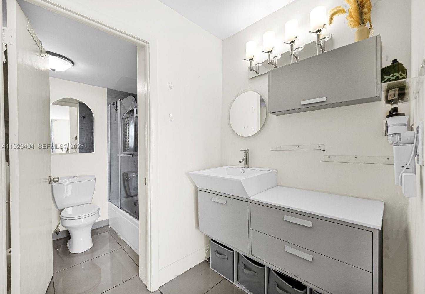 Small Image of 6900 BAY DR #6B, Miami Beach Number 15