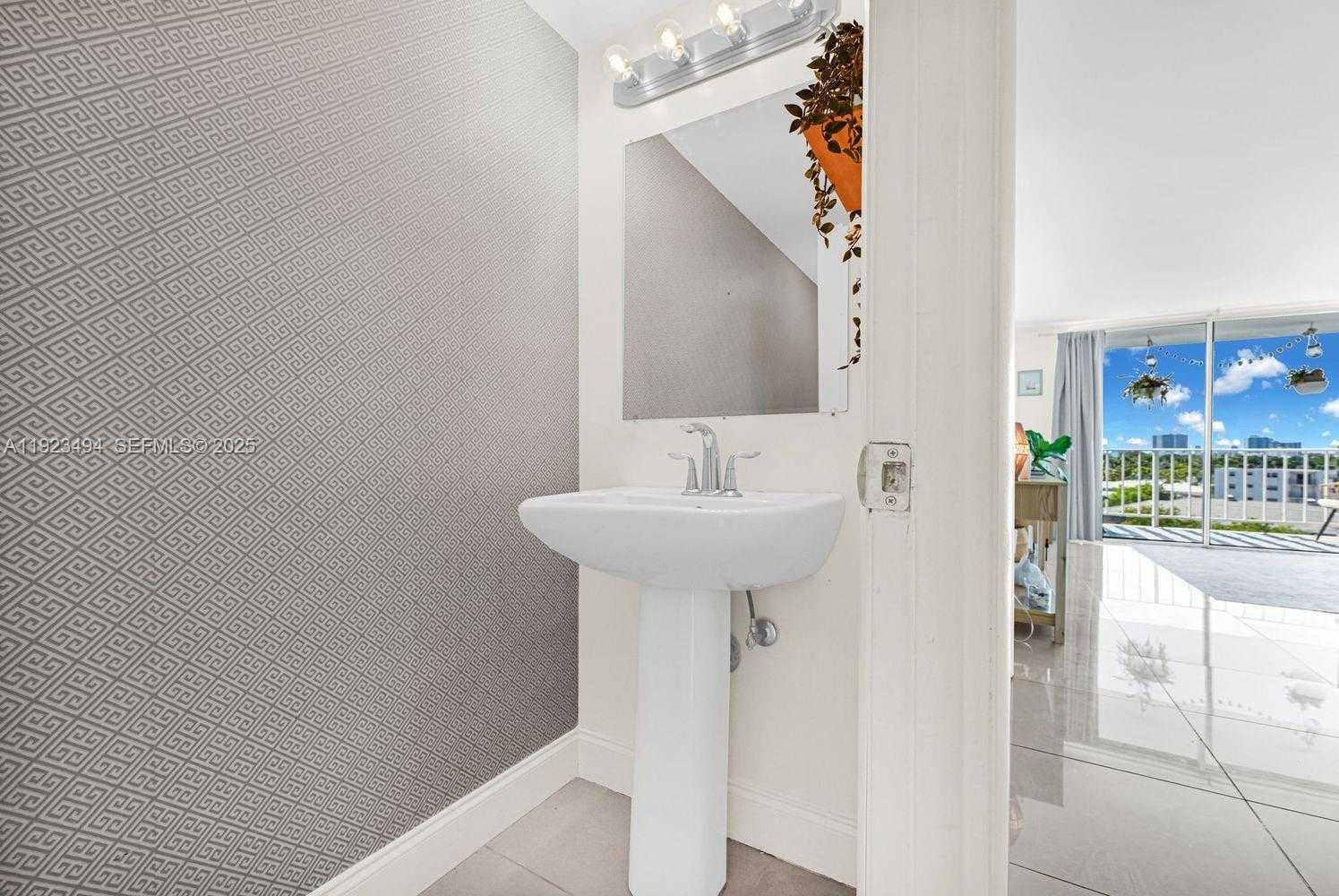 Small Image of 6900 BAY DR #6B, Miami Beach Number 17