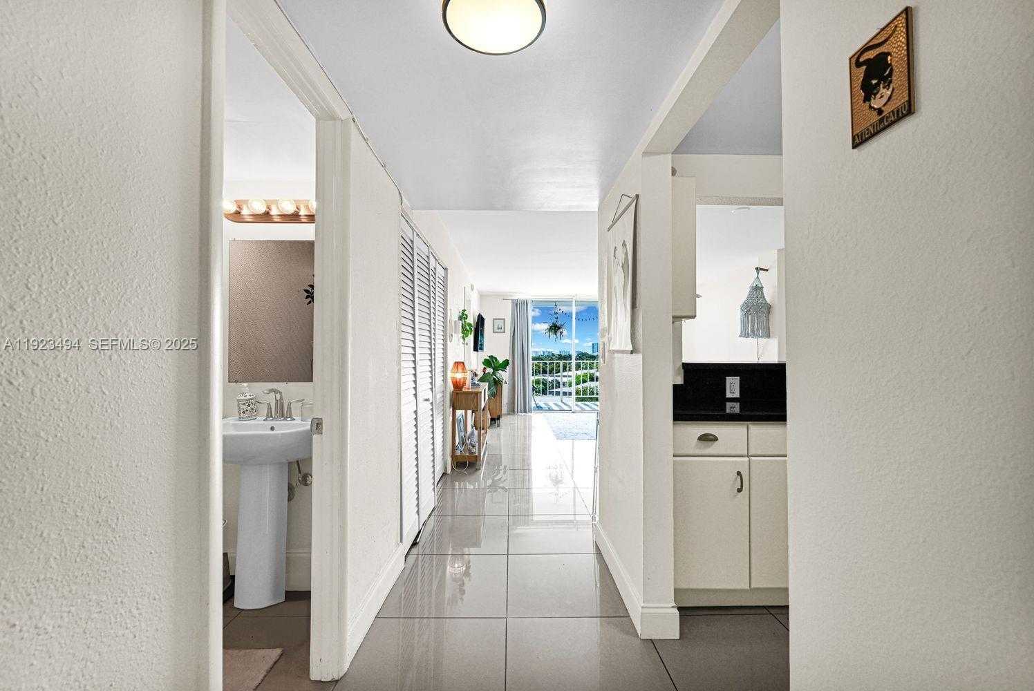 Small Image of 6900 BAY DR #6B, Miami Beach Number 18