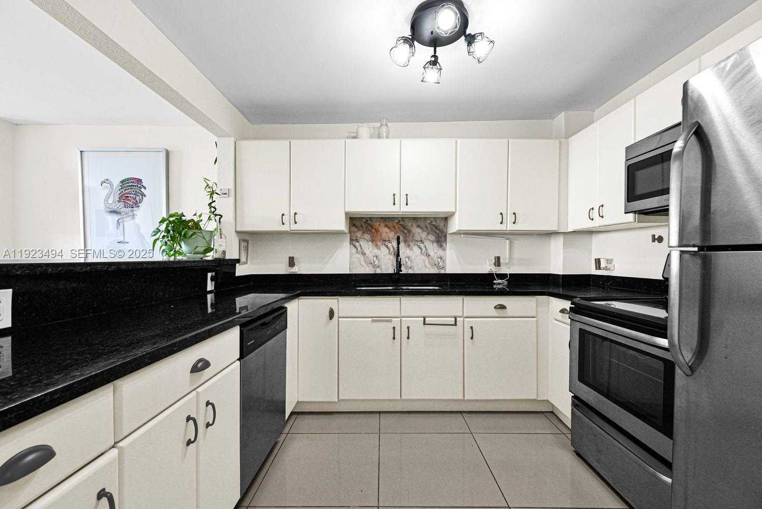 Small Image of 6900 BAY DR #6B, Miami Beach Number 7