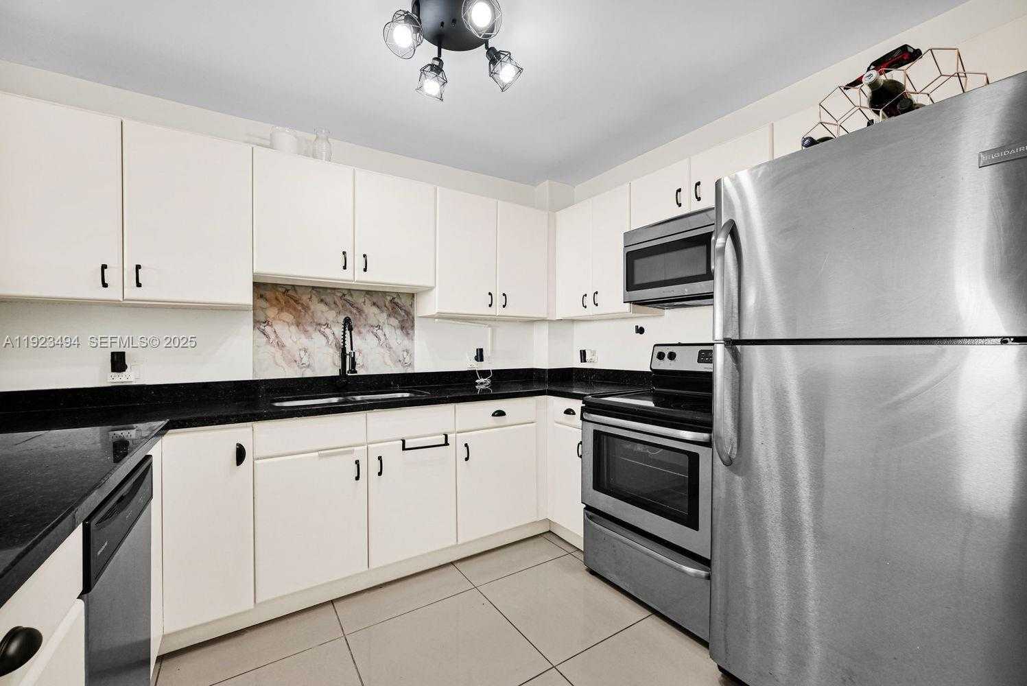 Small Image of 6900 BAY DR #6B, Miami Beach Number 8