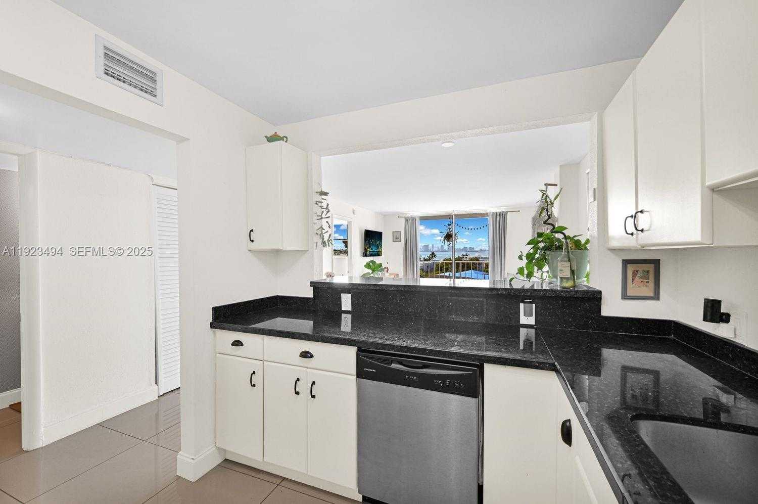 Small Image of 6900 BAY DR #6B, Miami Beach Number 9