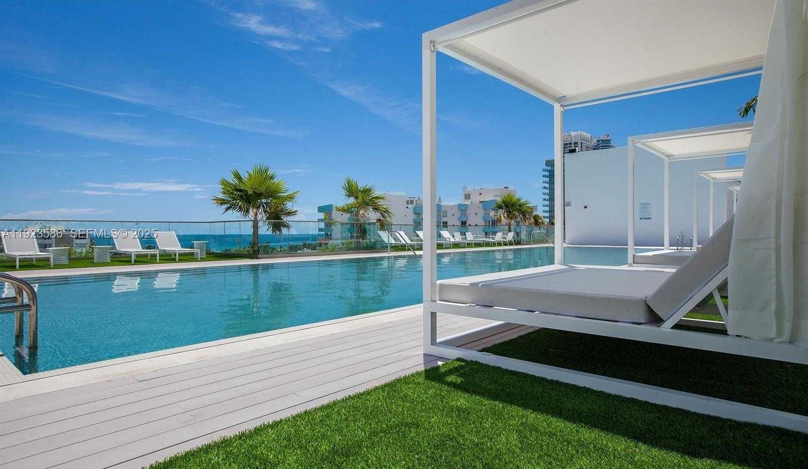 Small Image of 300 COLLINS AVE #PH2, Miami Beach Number 13