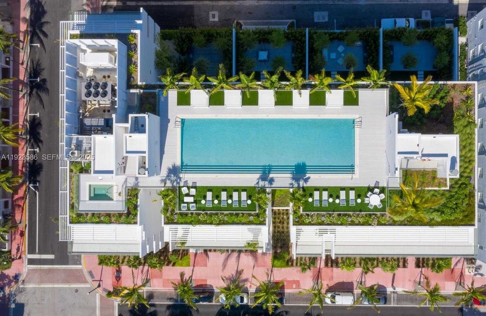 Small Image of 300 COLLINS AVE #PH2, Miami Beach Number 14