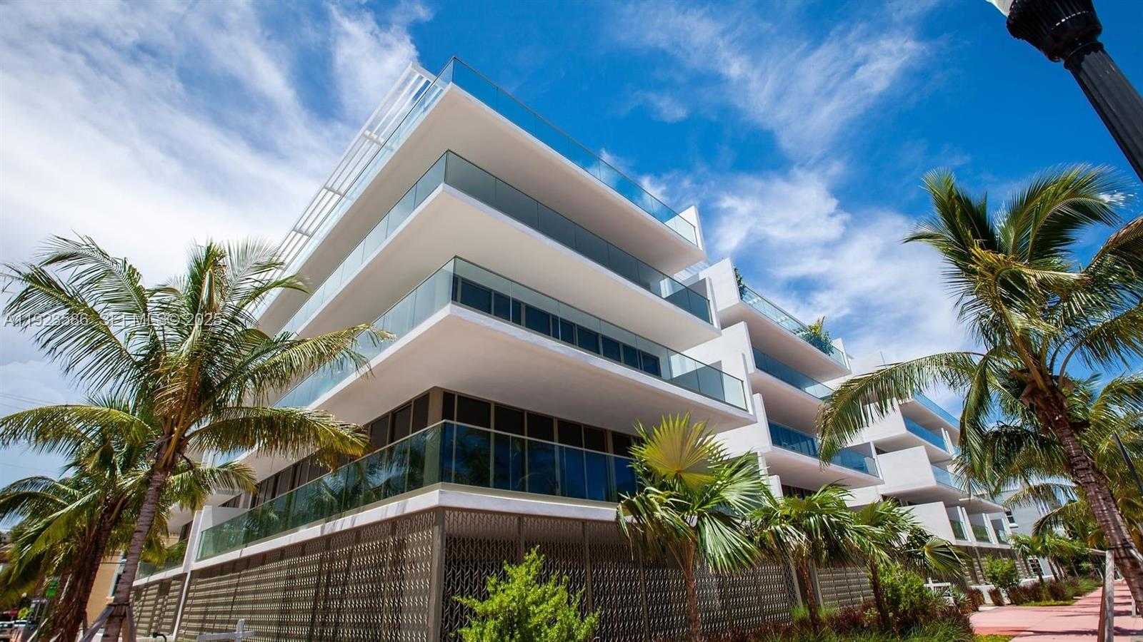 Small Image of 300 COLLINS AVE #PH2, Miami Beach Number 17