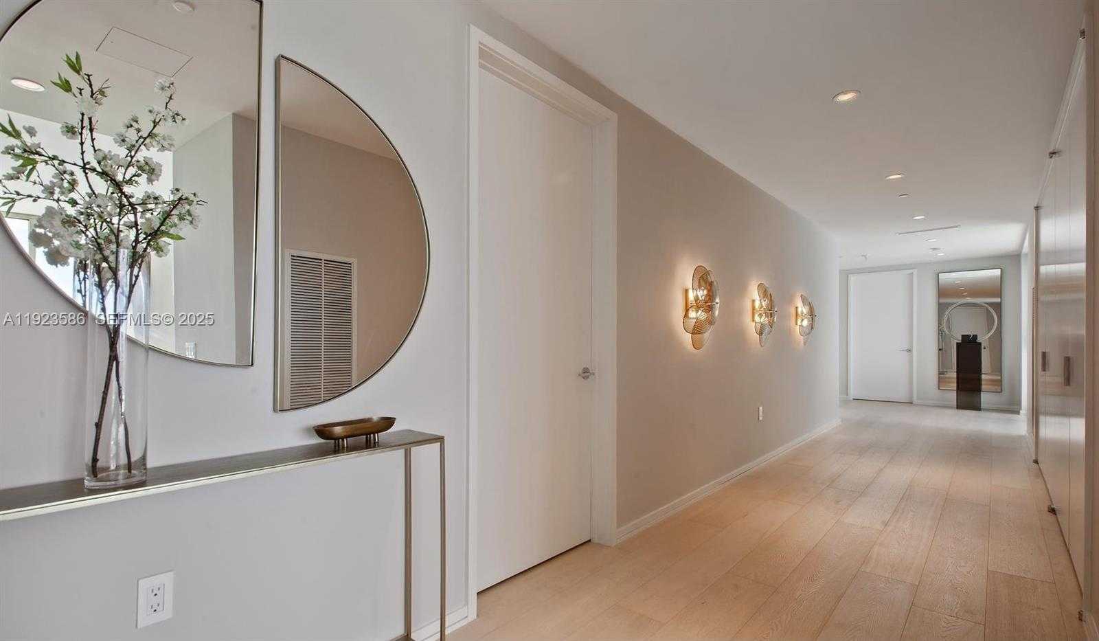Small Image of 300 COLLINS AVE #PH2, Miami Beach Number 6