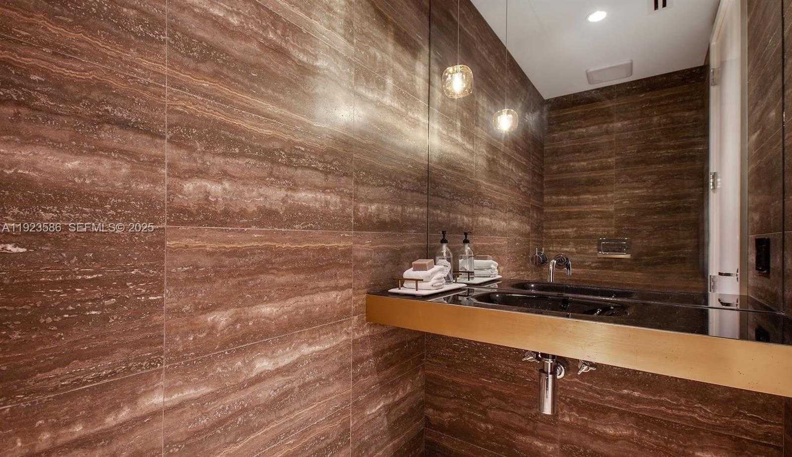 Small Image of 300 COLLINS AVE #PH2, Miami Beach Number 7