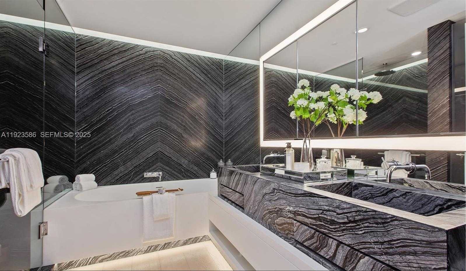 Small Image of 300 COLLINS AVE #PH2, Miami Beach Number 9