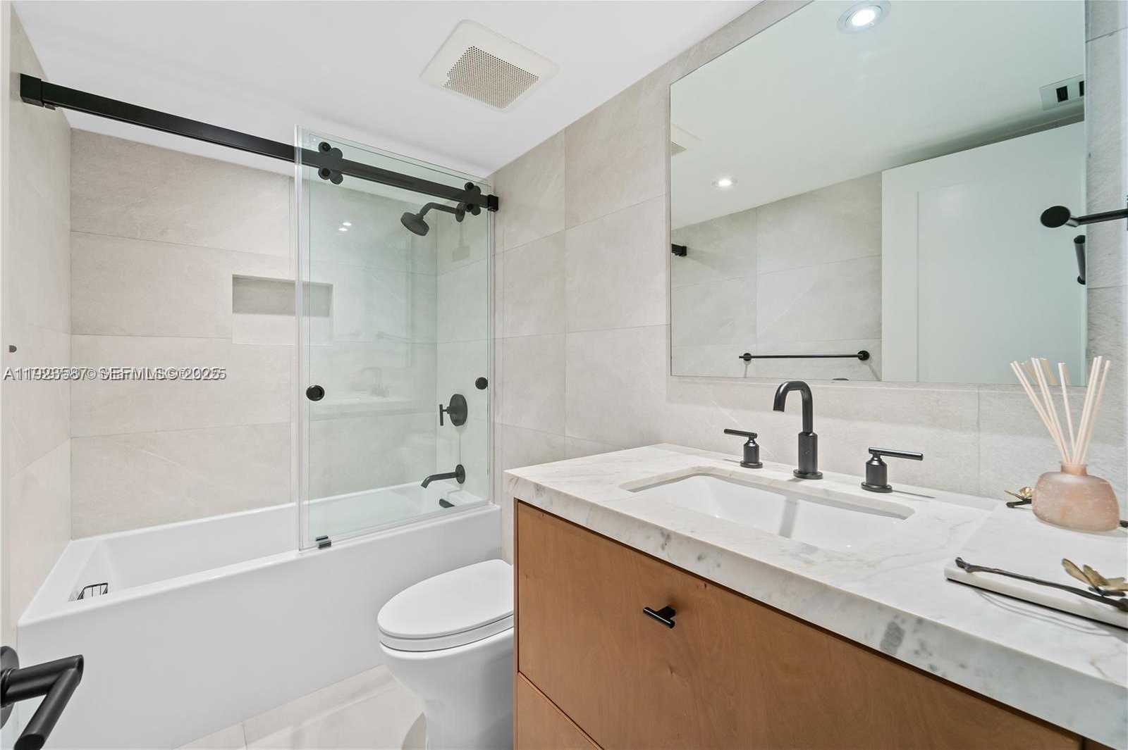 Small Image of 520 BRICKELL KEY DR #A713, Miami Number 18