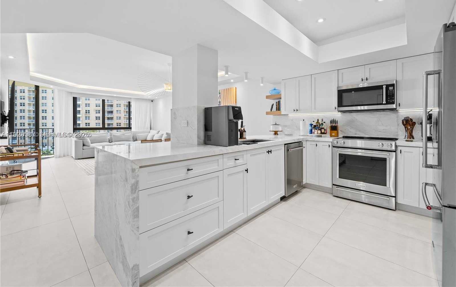 Small Image of 520 BRICKELL KEY DR #A713, Miami Number 6