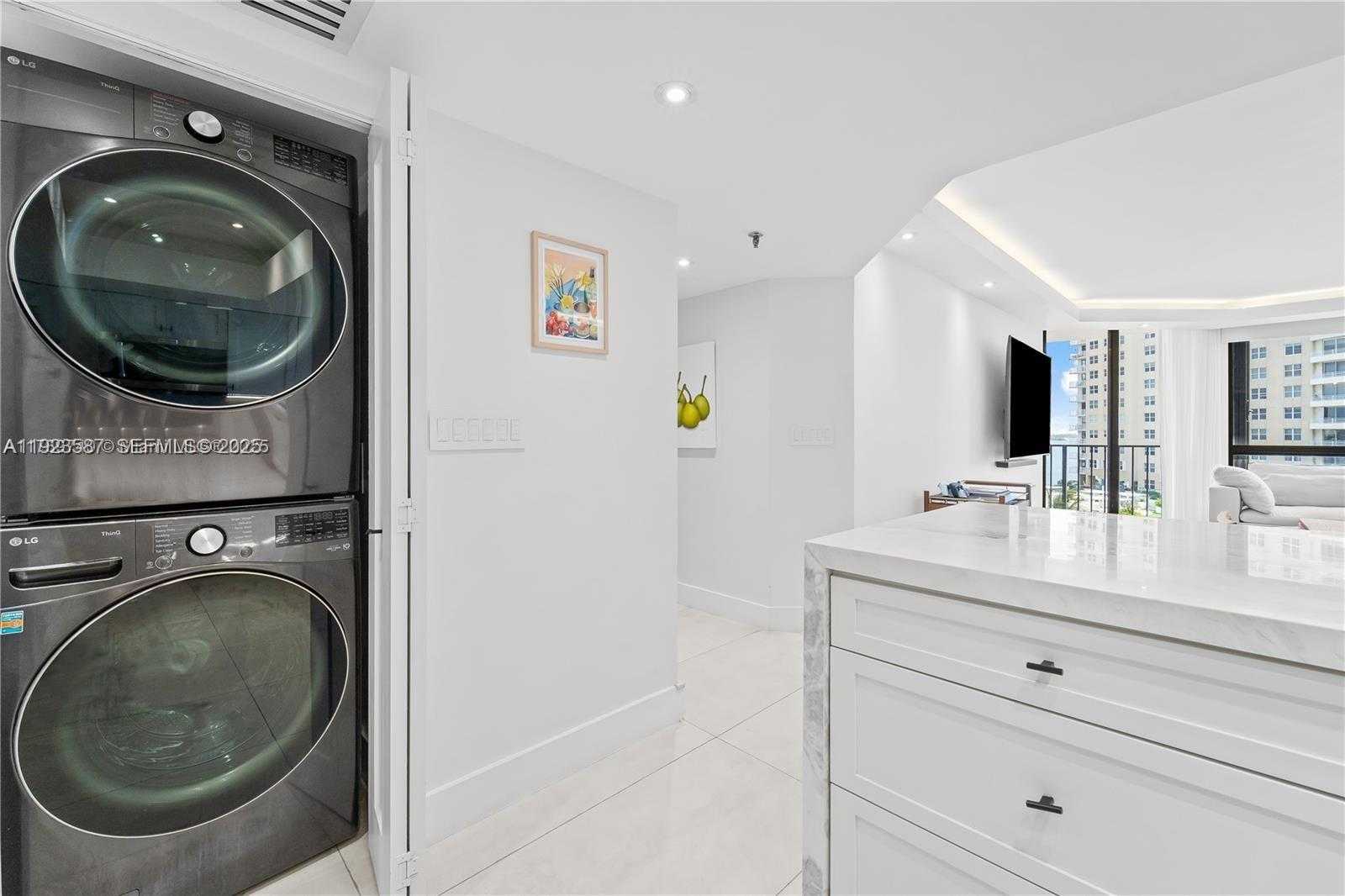 Small Image of 520 BRICKELL KEY DR #A713, Miami Number 8