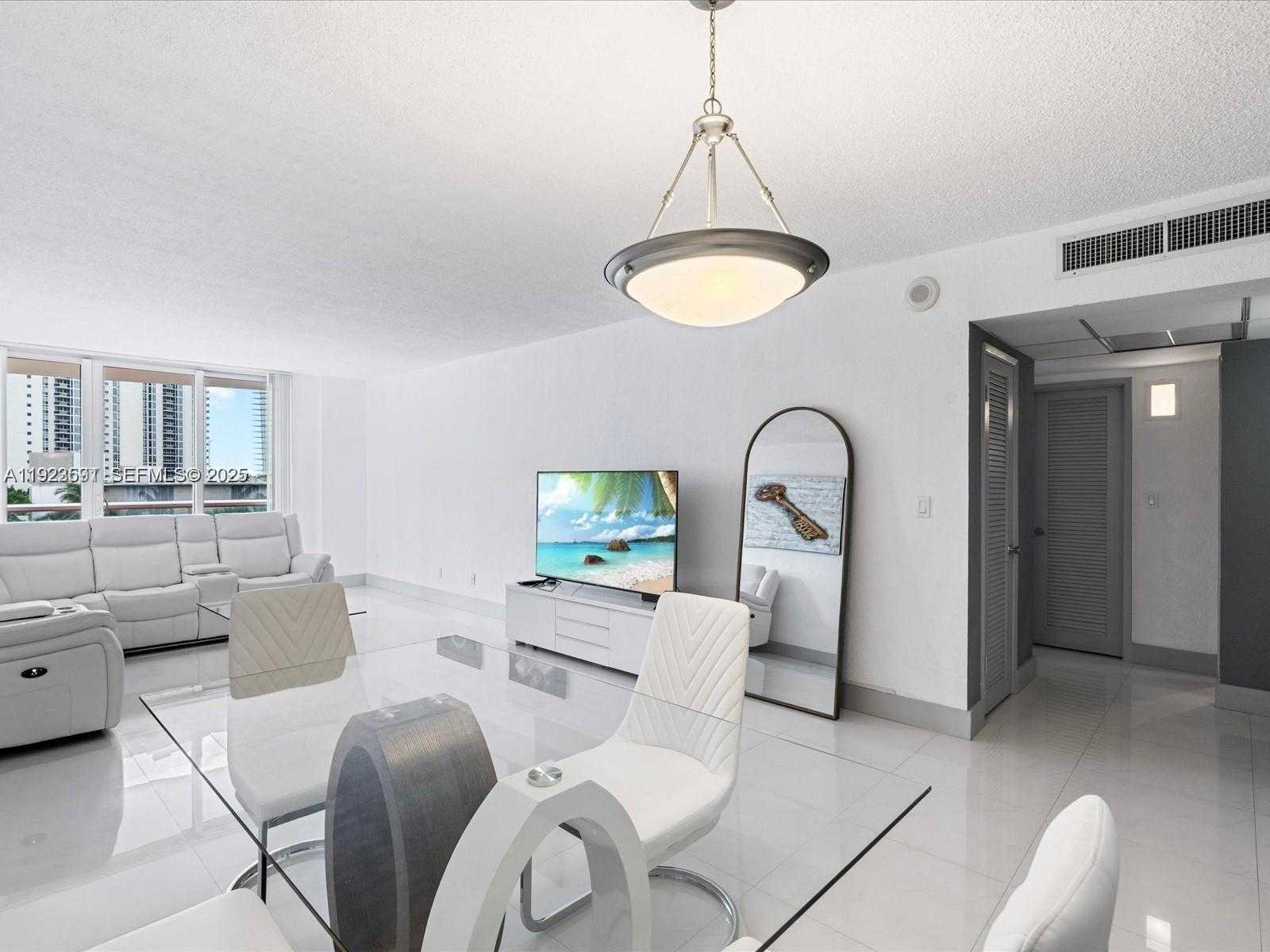 Small Image of 19370 EAST COLLINS AVE #625, Sunny Isles Beach Number 4