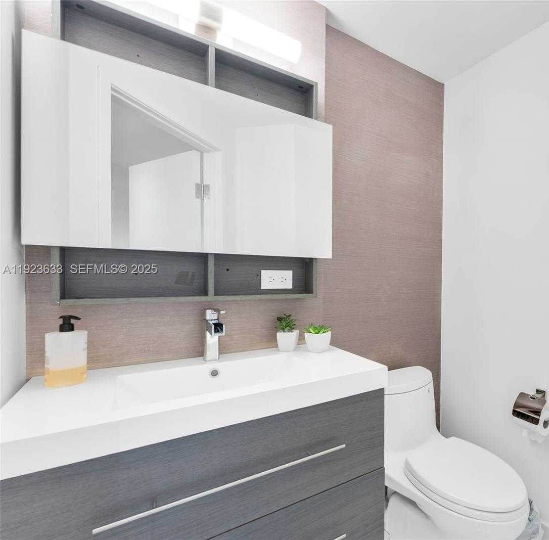 Small Image of 19500 TURNBERRY WAY #7D, Aventura Number 22