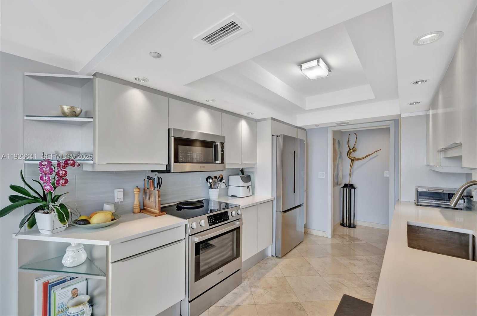 Small Image of 7000 ISLAND BLVD #1701, Aventura Number 11