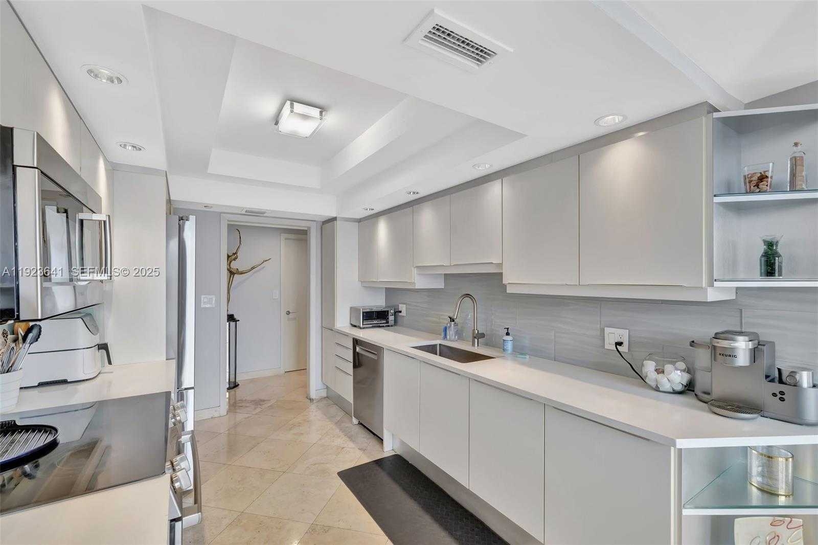 Small Image of 7000 ISLAND BLVD #1701, Aventura Number 12