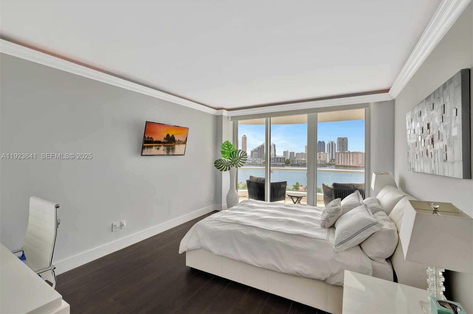 Small Image of 7000 ISLAND BLVD #1701, Aventura Number 21