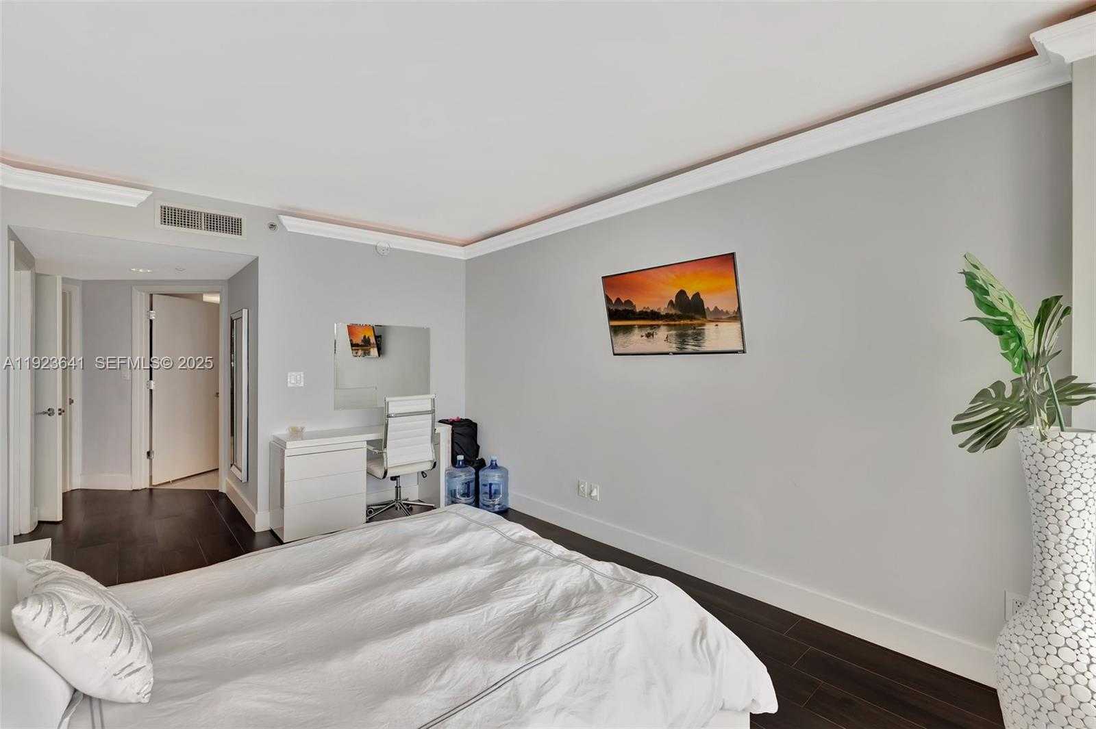 Small Image of 7000 ISLAND BLVD #1701, Aventura Number 23