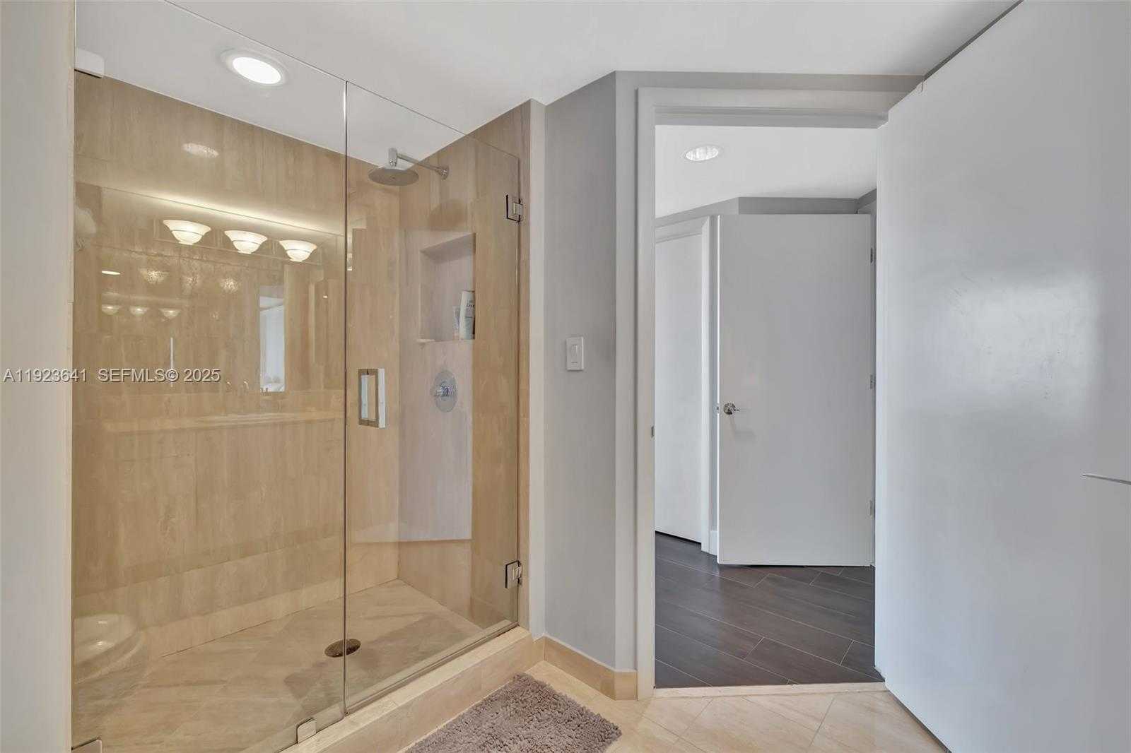 Small Image of 7000 ISLAND BLVD #1701, Aventura Number 25