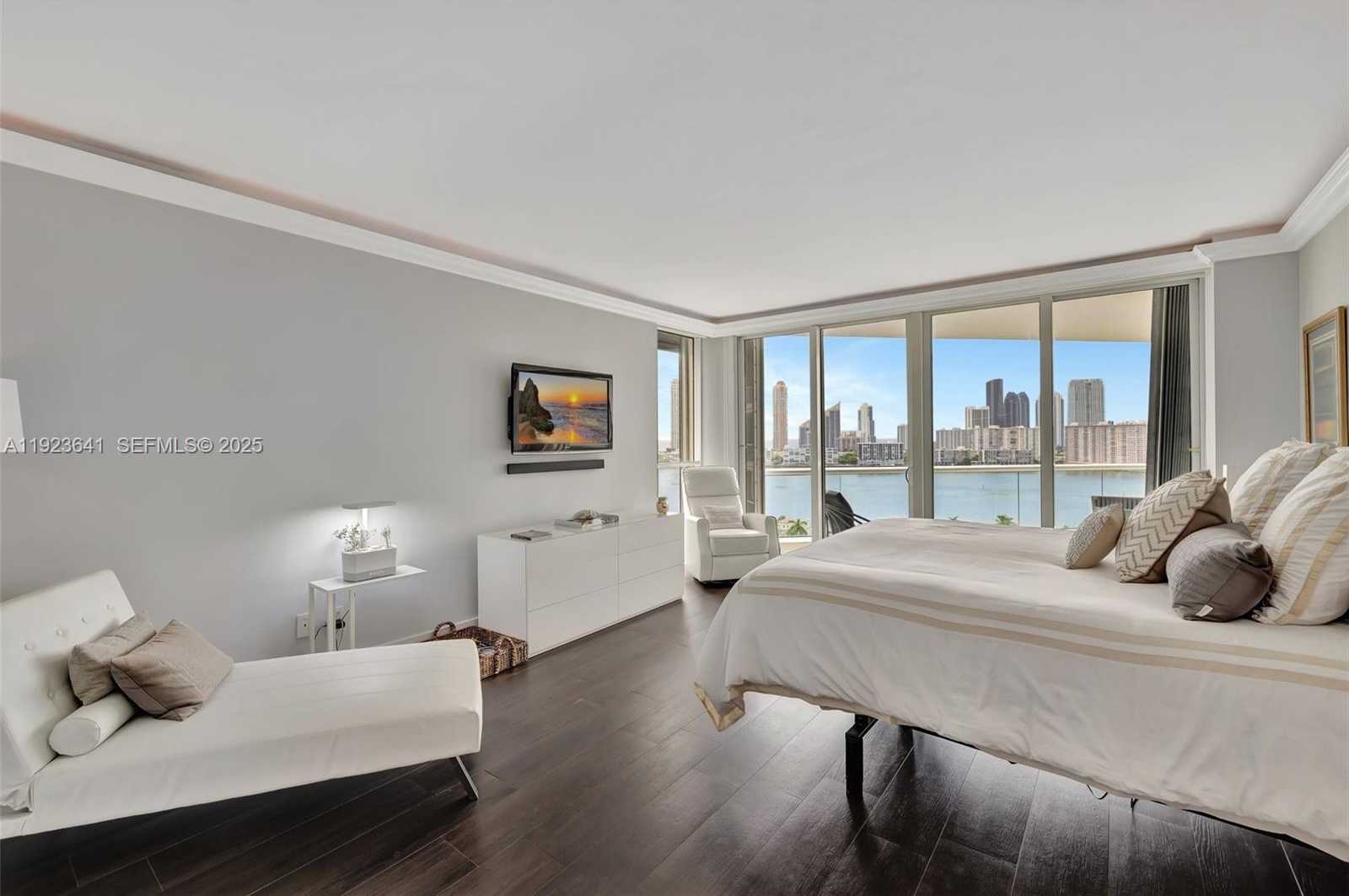 Small Image of 7000 ISLAND BLVD #1701, Aventura Number 26