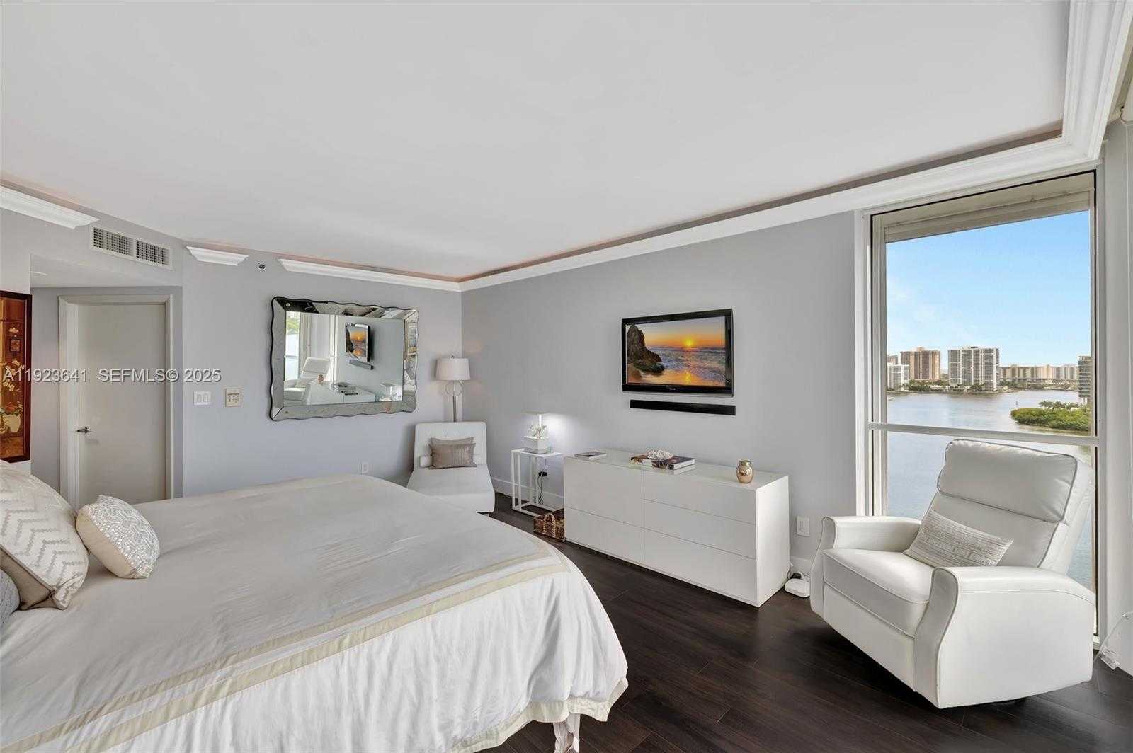 Small Image of 7000 ISLAND BLVD #1701, Aventura Number 28