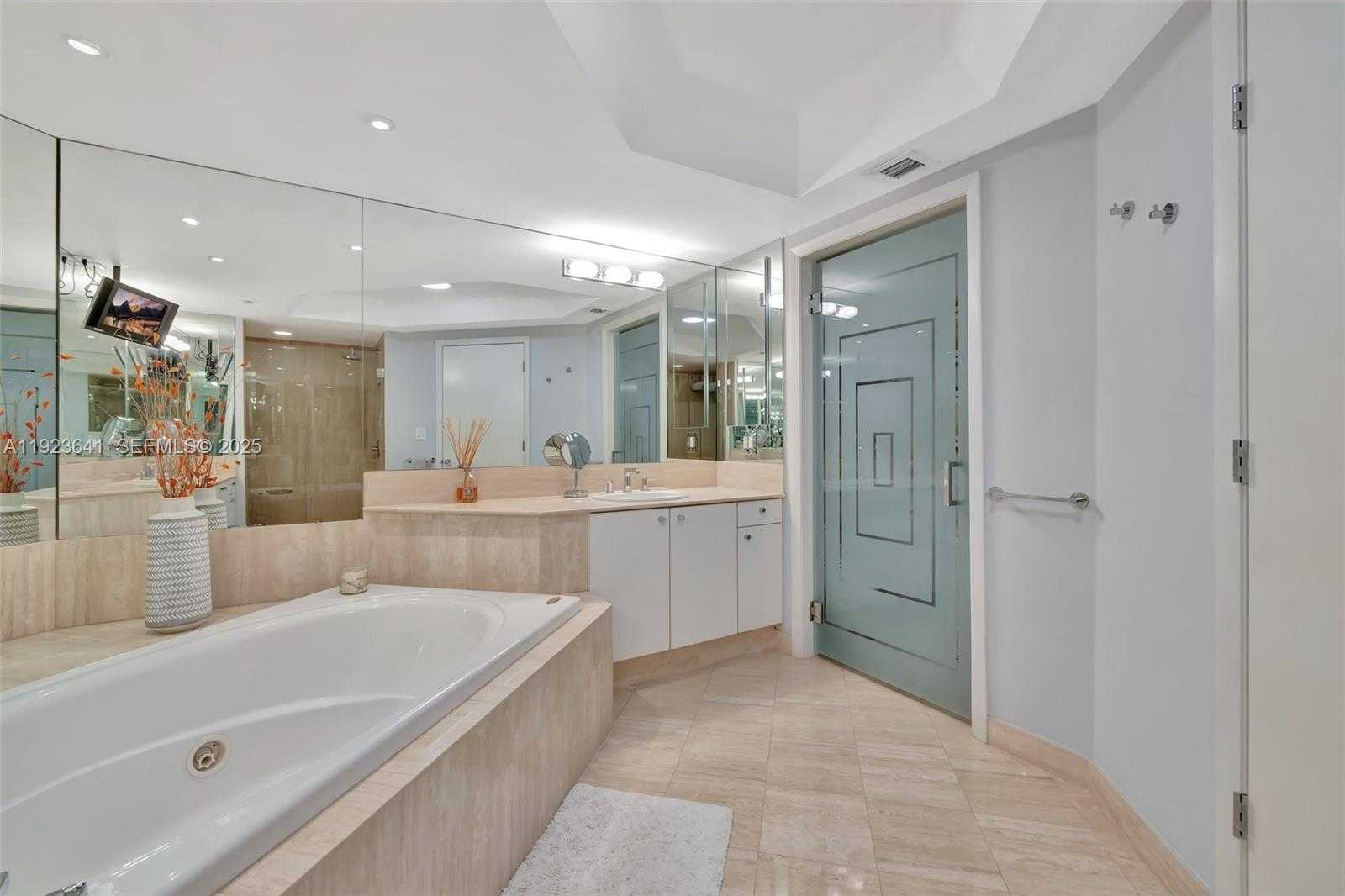 Small Image of 7000 ISLAND BLVD #1701, Aventura Number 29