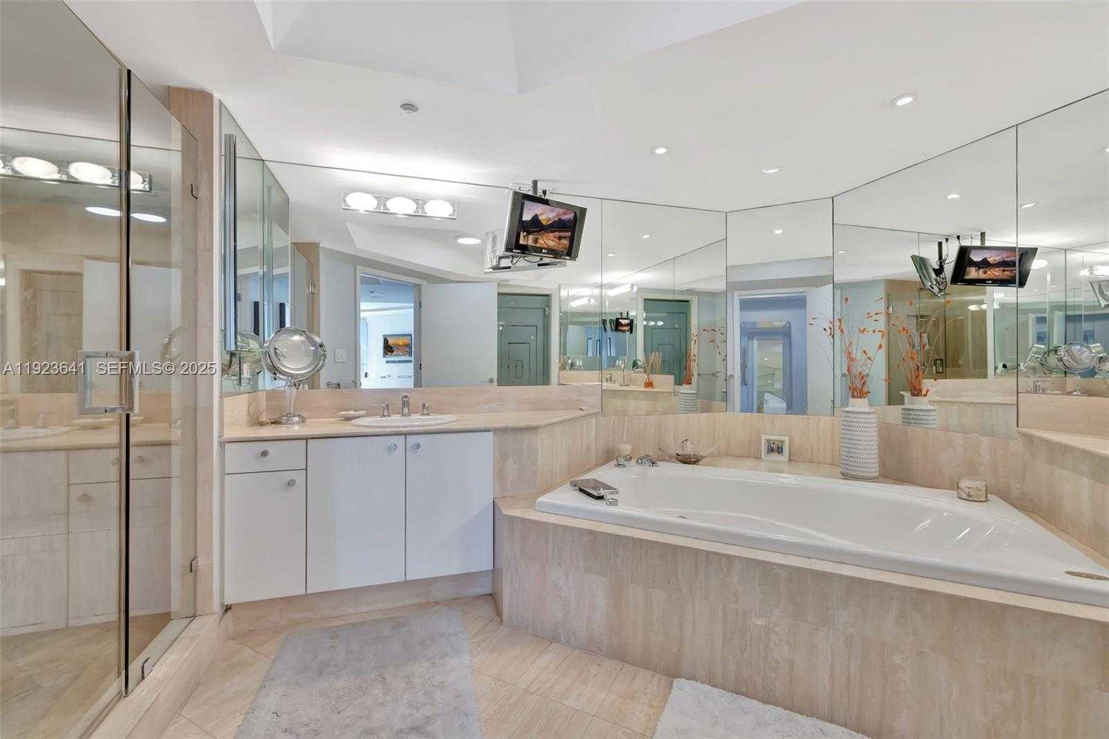 Small Image of 7000 ISLAND BLVD #1701, Aventura Number 30