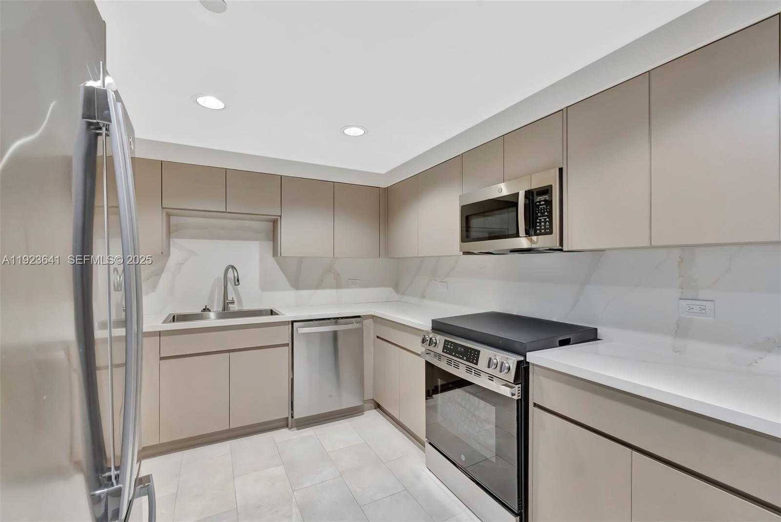 Small Image of 7000 ISLAND BLVD #1701, Aventura Number 39