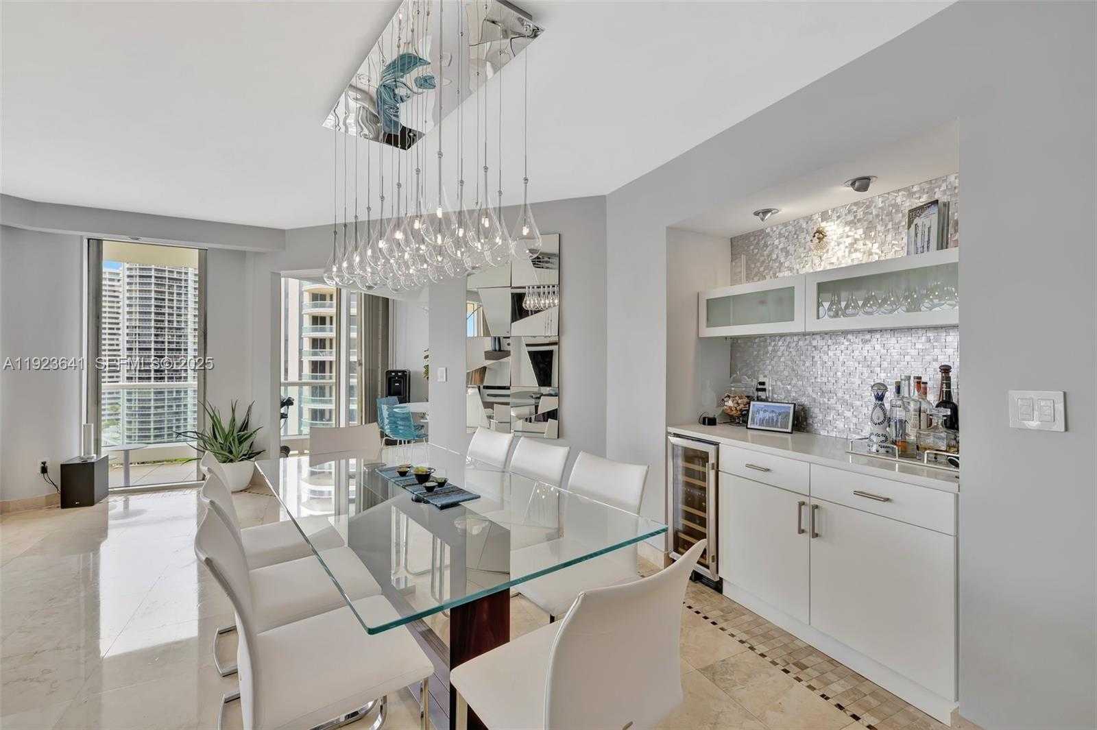 Small Image of 7000 ISLAND BLVD #1701, Aventura Number 5