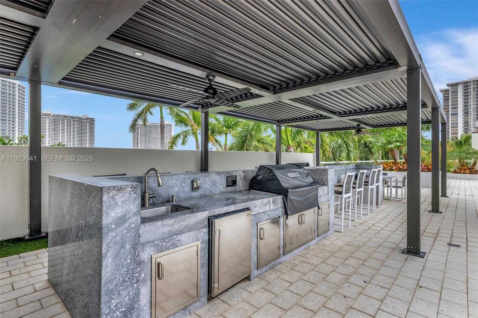 Small Image of 7000 ISLAND BLVD #1701, Aventura Number 51