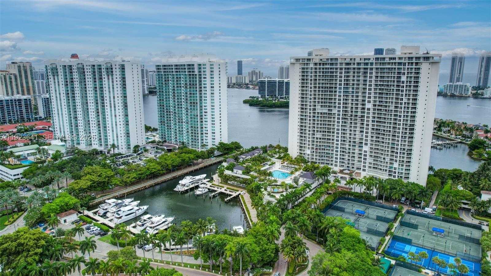 Small Image of 7000 ISLAND BLVD #1701, Aventura Number 62