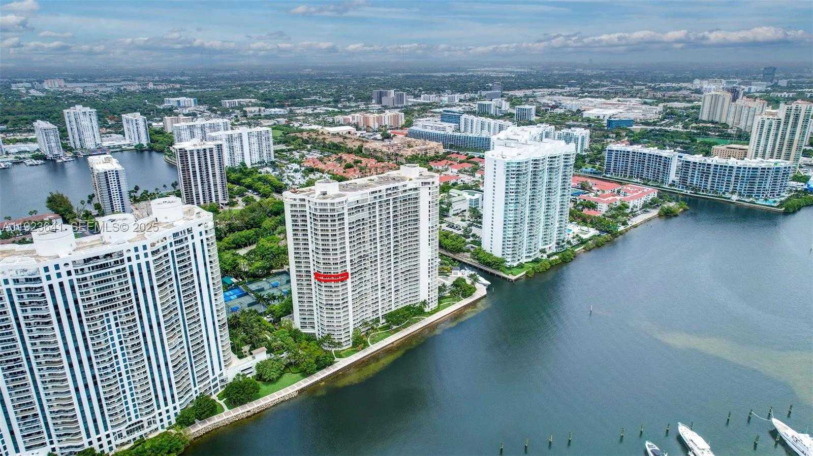 Small Image of 7000 ISLAND BLVD #1701, Aventura Number 63