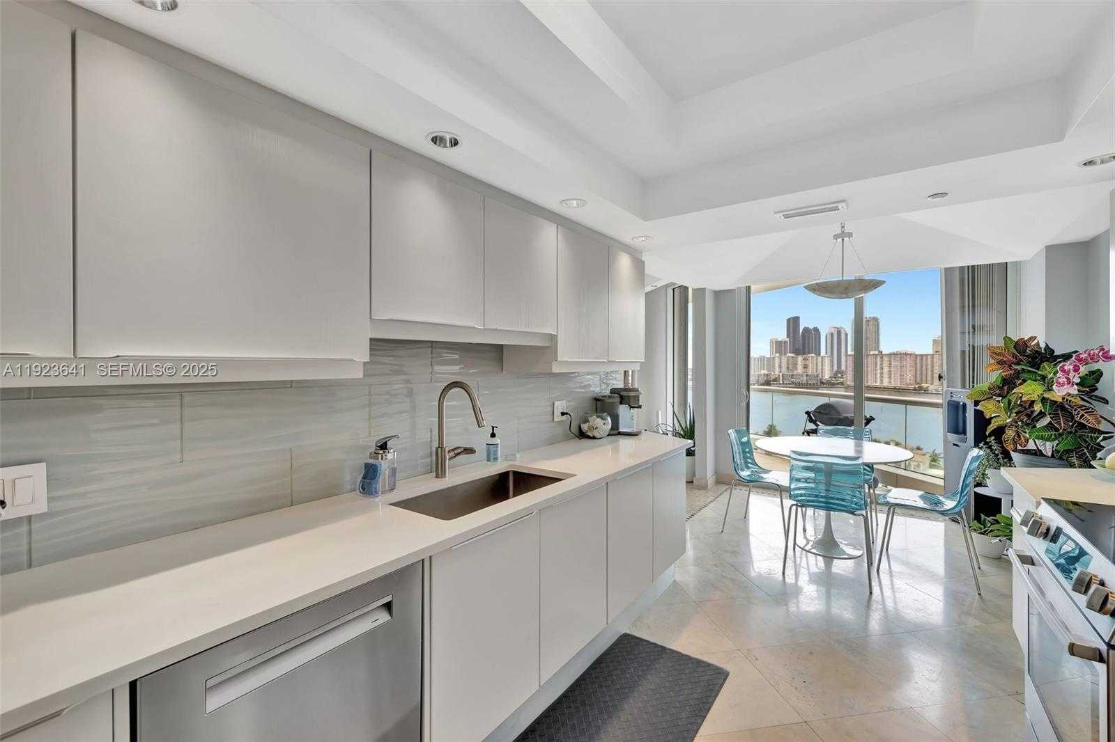 Small Image of 7000 ISLAND BLVD #1701, Aventura Number 8