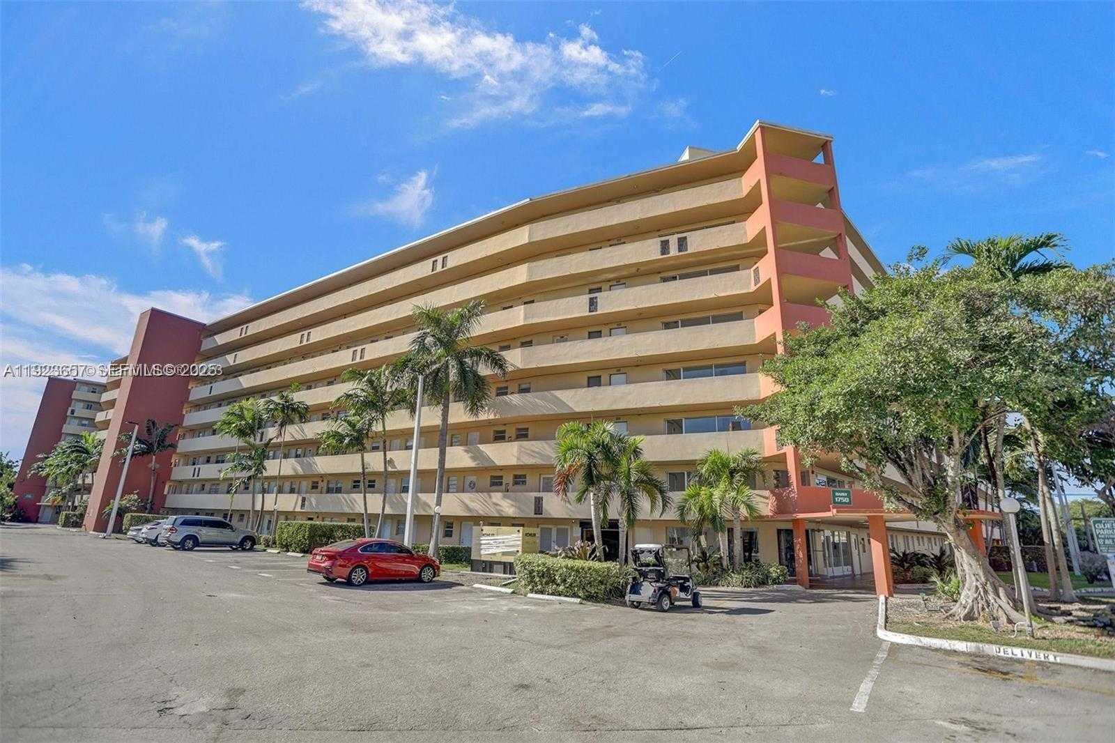 Small Image of 1750 NE 191st St, Miami, FL 33179, USA Number 10