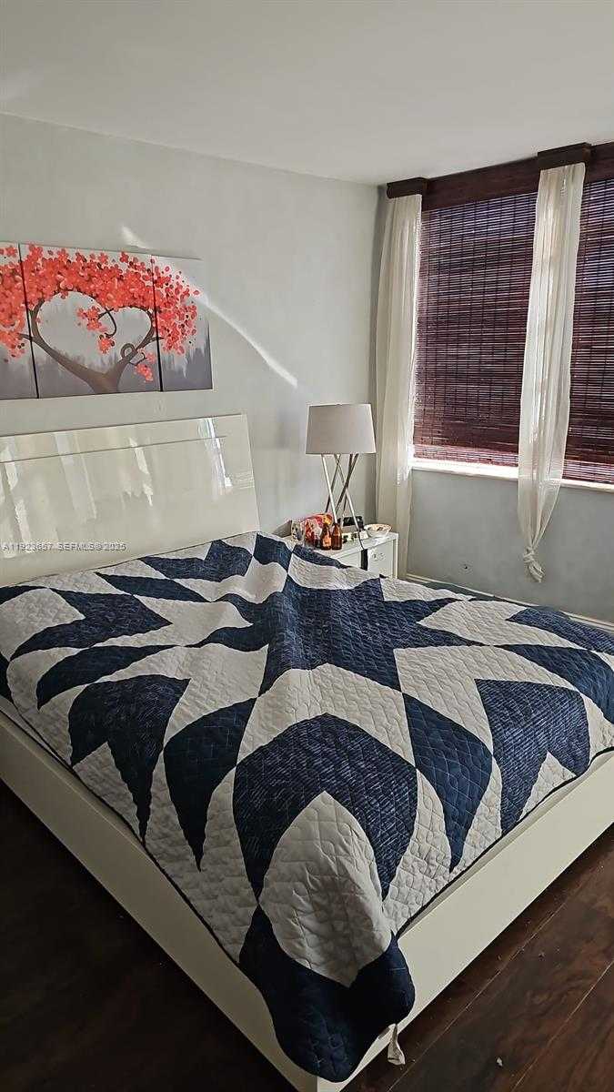 Small Image of 1750 NE 191st St, Miami, FL 33179, USA Number 5