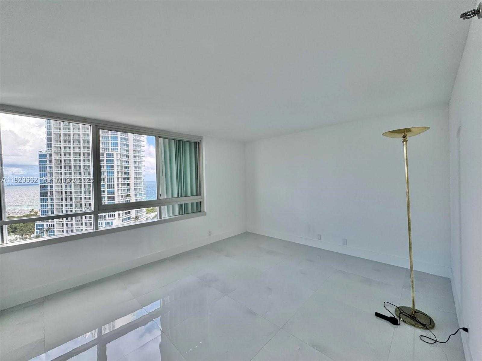 Small Image of 400 SOUTH POINTE DR #1610, Miami Beach Number 11