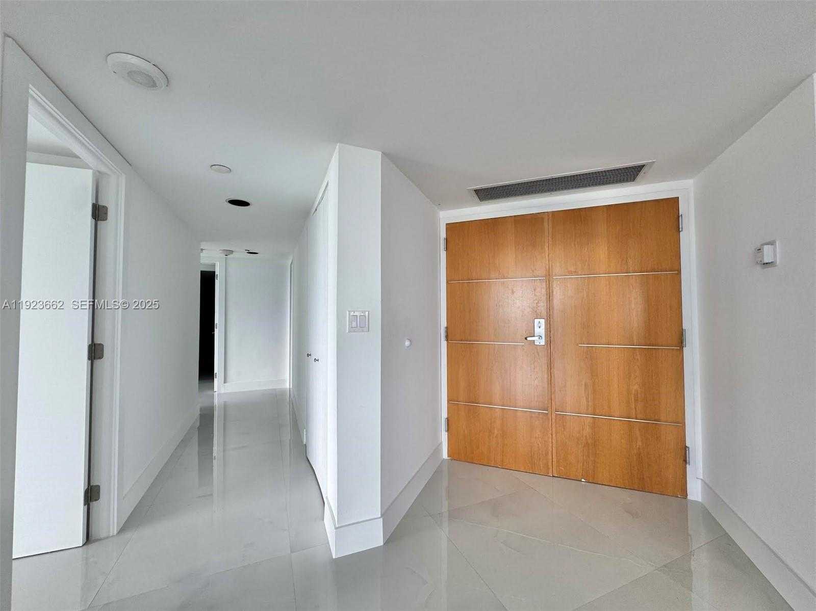 Small Image of 400 SOUTH POINTE DR #1610, Miami Beach Number 12