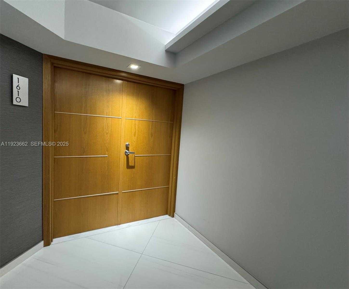 Small Image of 400 SOUTH POINTE DR #1610, Miami Beach Number 13