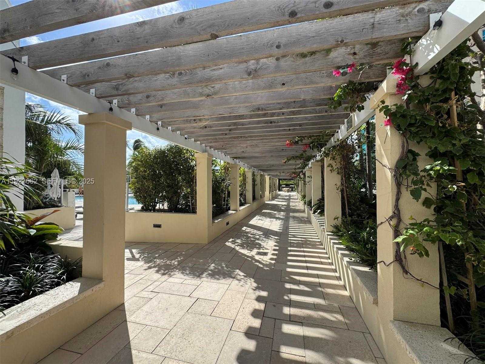 Small Image of 400 SOUTH POINTE DR #1610, Miami Beach Number 19