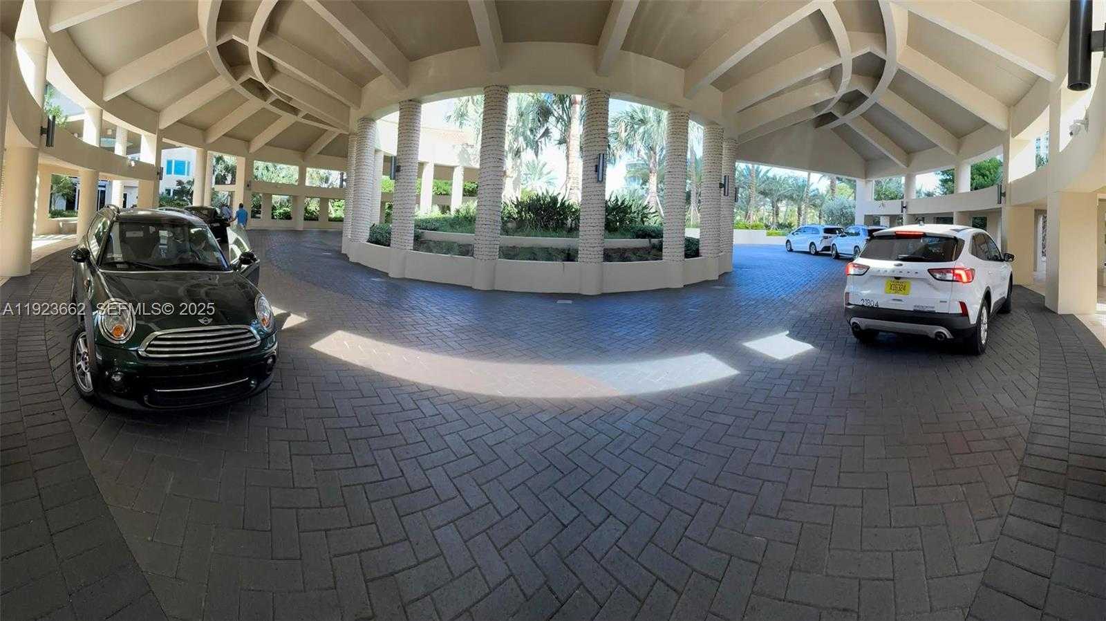 Small Image of 400 SOUTH POINTE DR #1610, Miami Beach Number 21