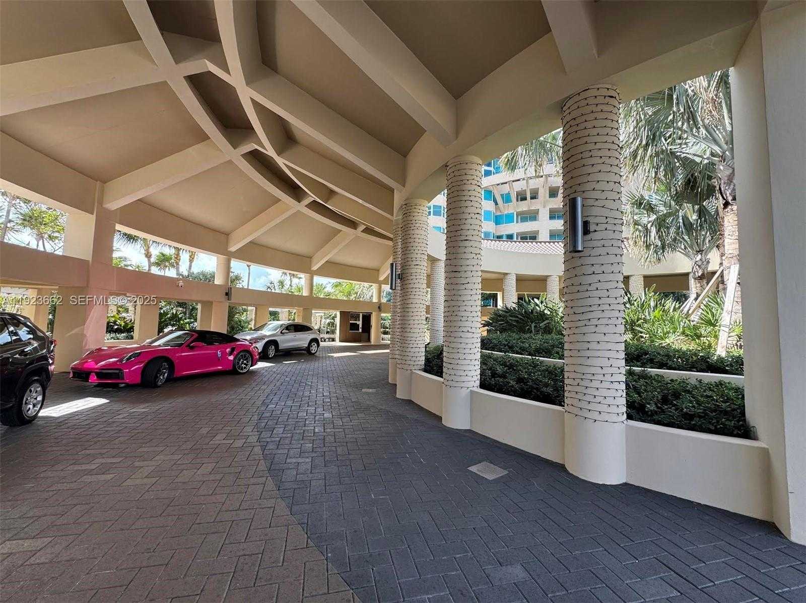 Small Image of 400 SOUTH POINTE DR #1610, Miami Beach Number 22