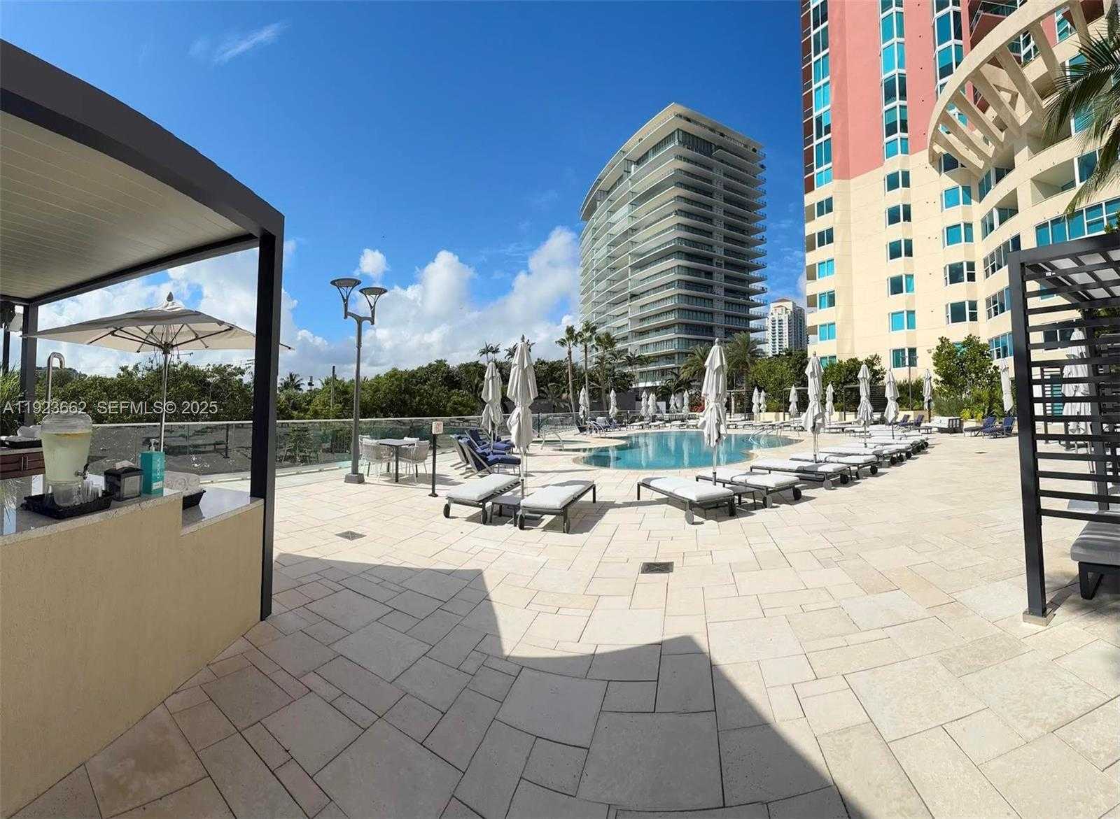 Small Image of 400 SOUTH POINTE DR #1610, Miami Beach Number 24