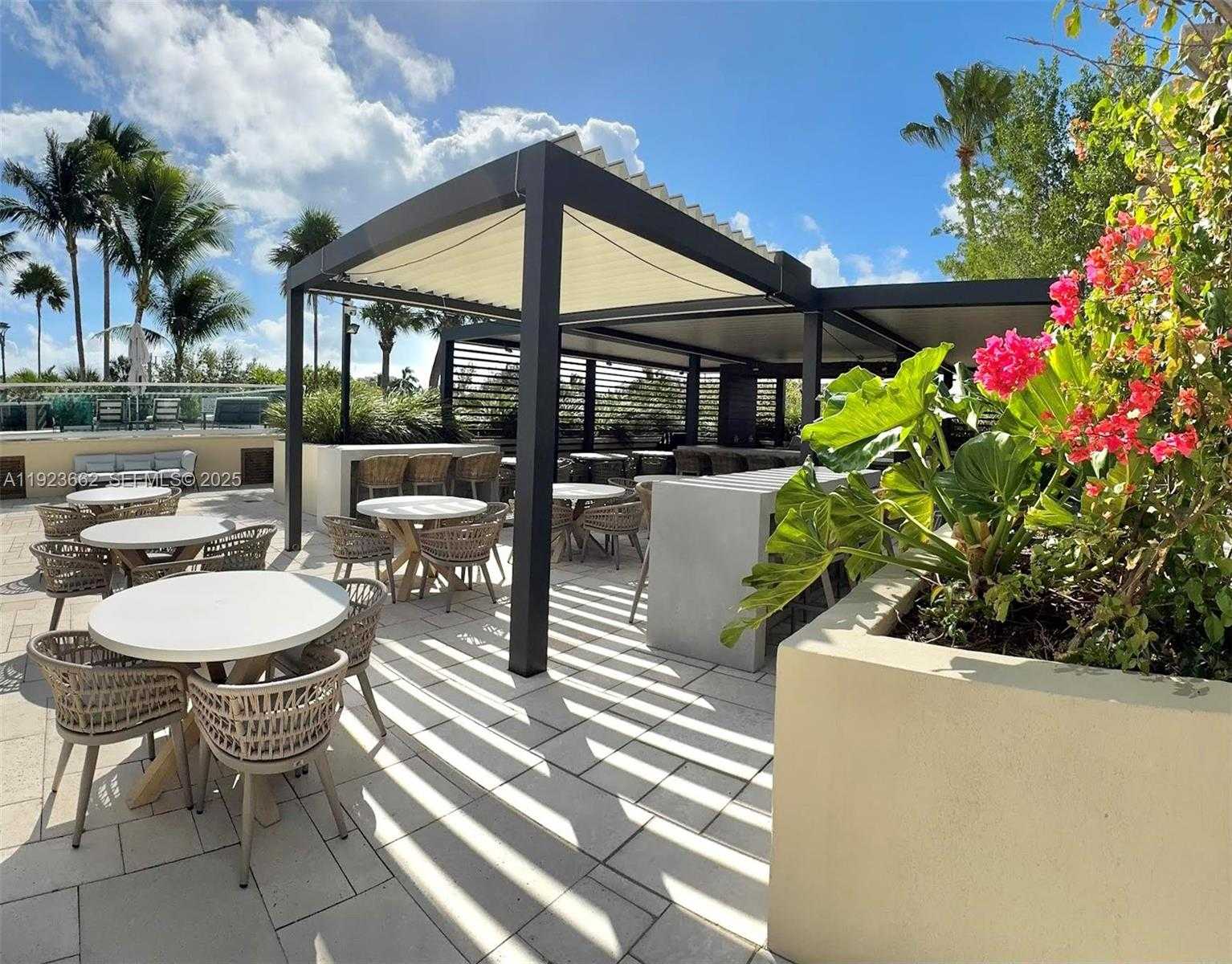 Small Image of 400 SOUTH POINTE DR #1610, Miami Beach Number 25