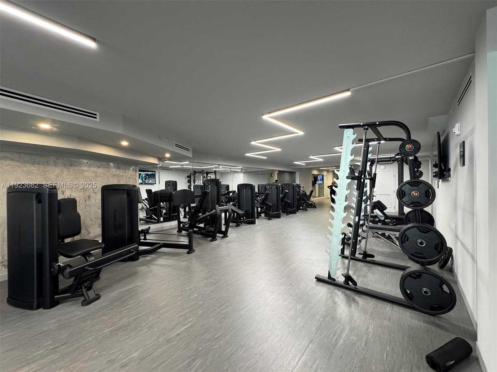 Small Image of 400 SOUTH POINTE DR #1610, Miami Beach Number 26